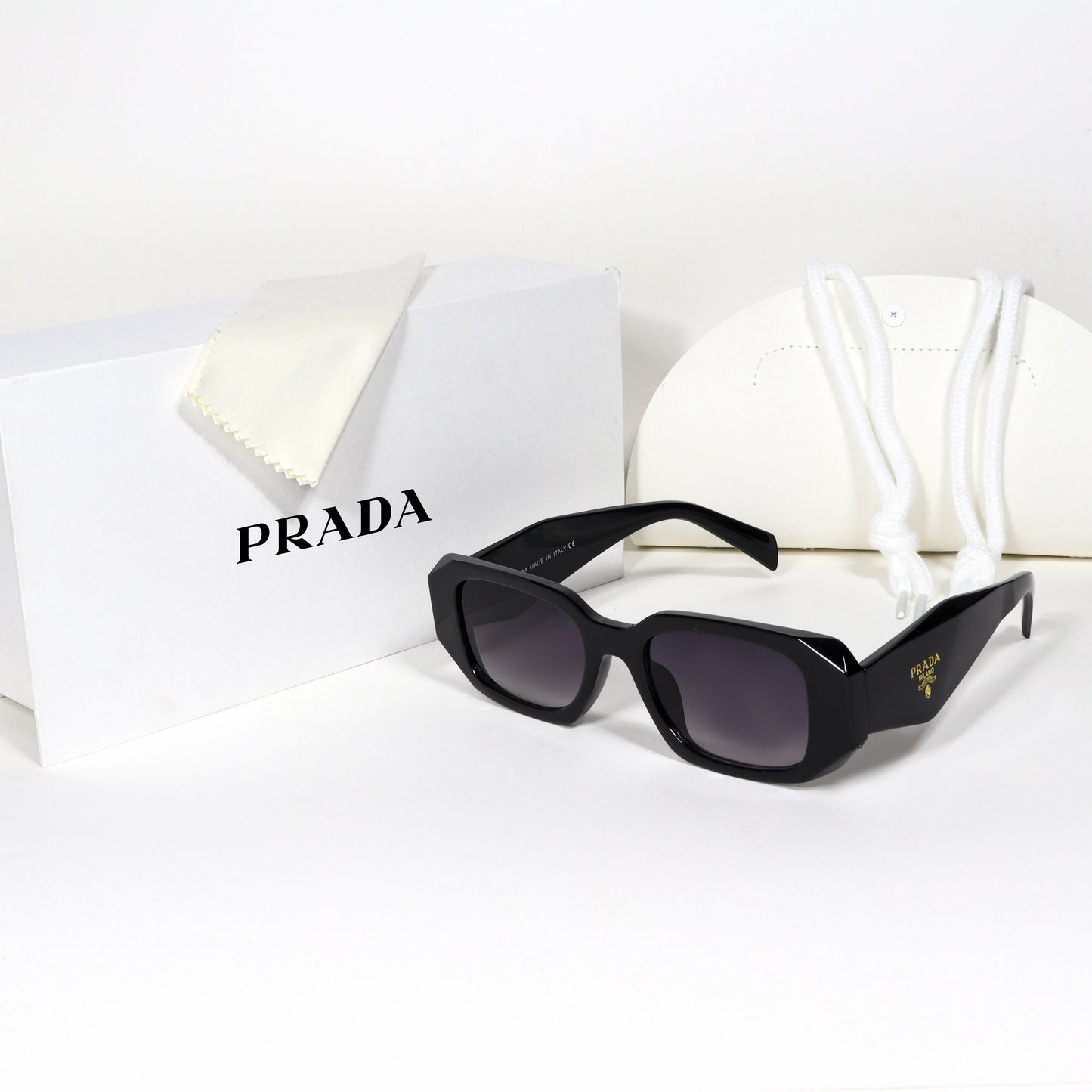 Prada - PR04
